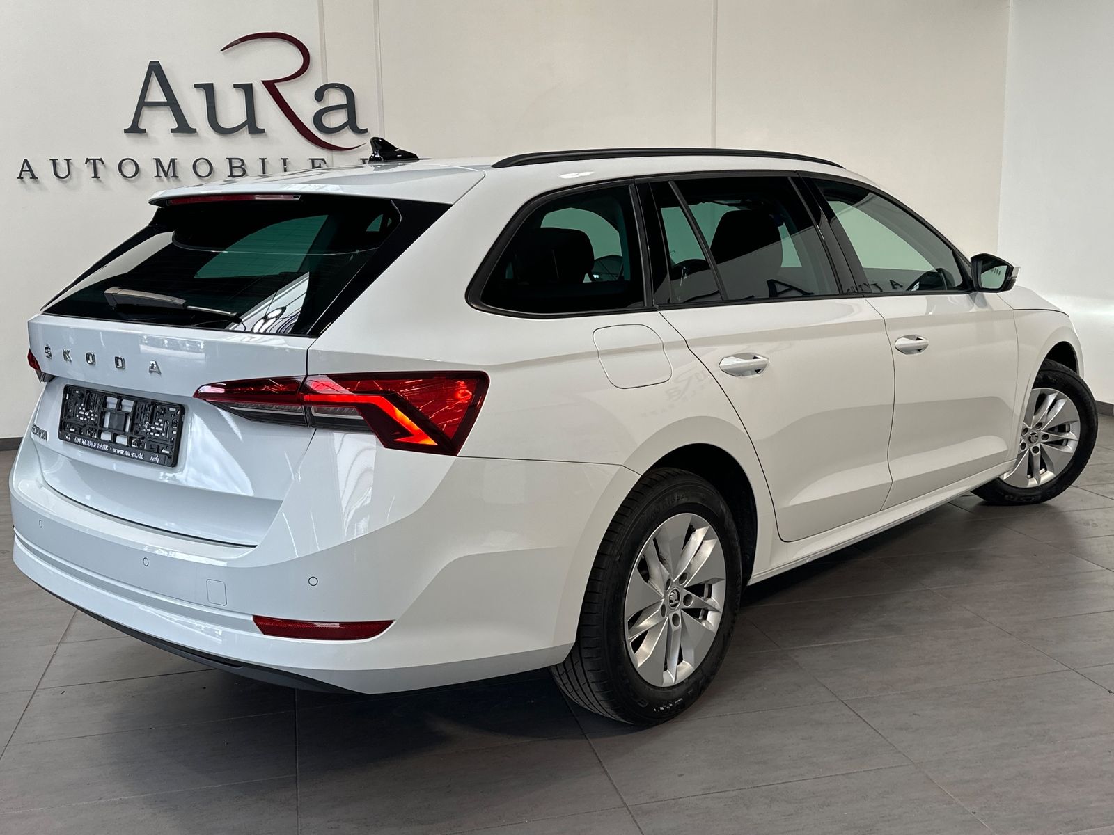 Fahrzeugabbildung SKODA Octavia Combi 2.0 TDI DSG Ambition NAV+LED+ACC