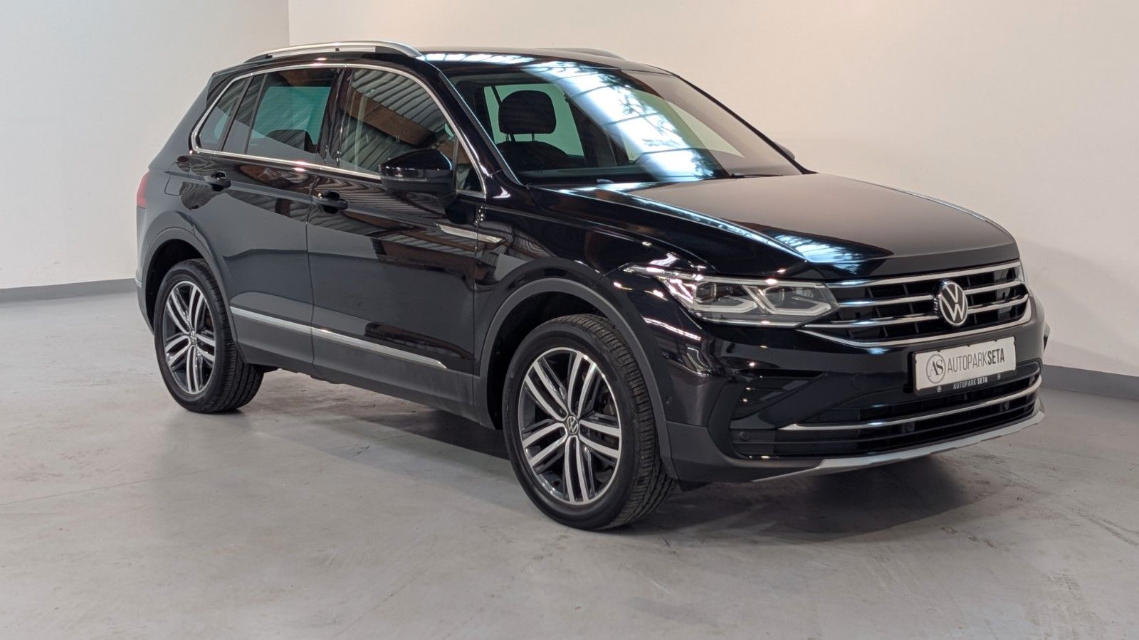 Volkswagen Tiguan 2.0TDI DSG Elegance 4M ACC KAM MATRX AHK foto 3
