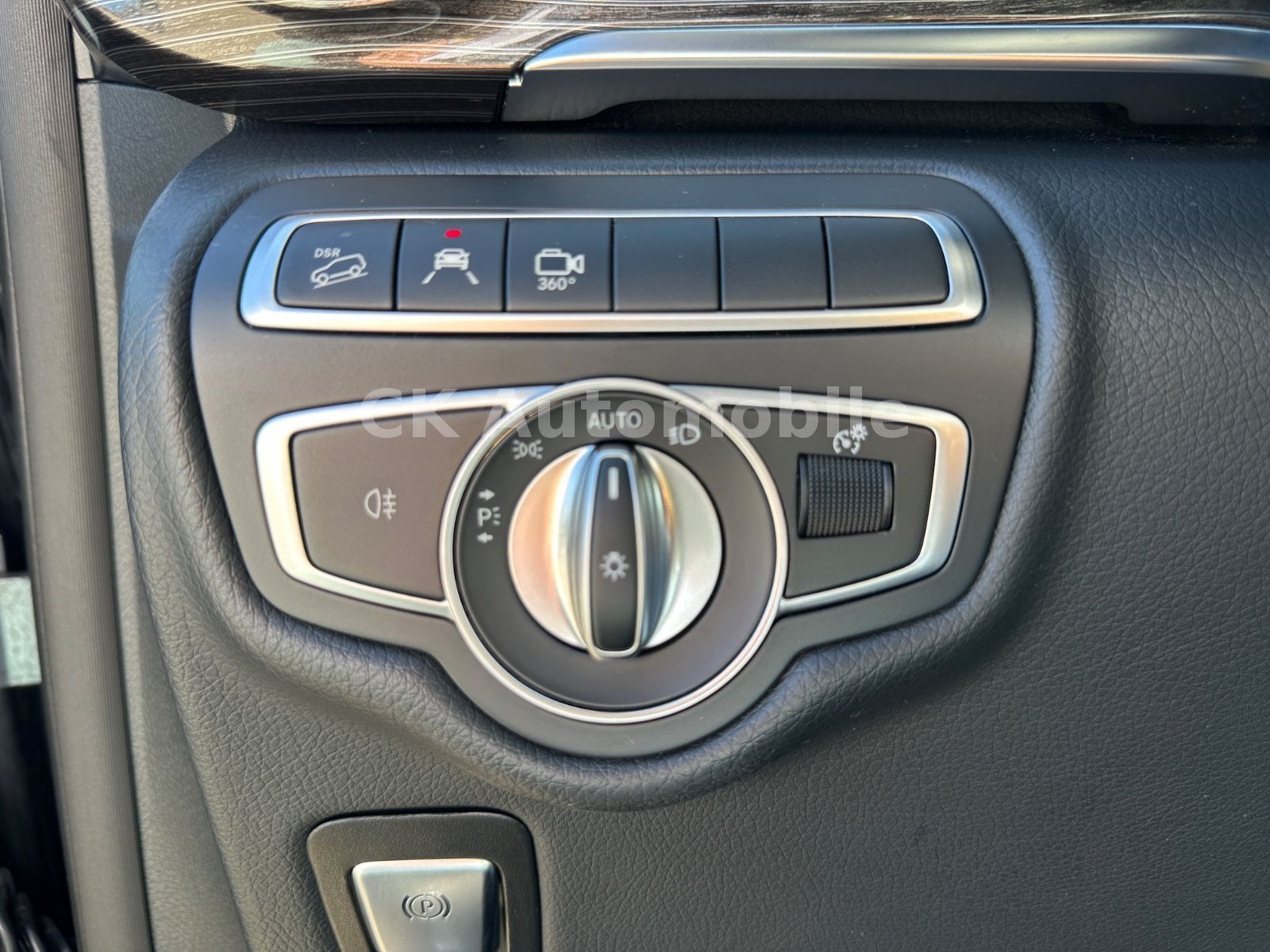 Fahrzeugabbildung Mercedes-Benz V250d AVANTGARDE EDITION 4MATIC lang/7 Sitze