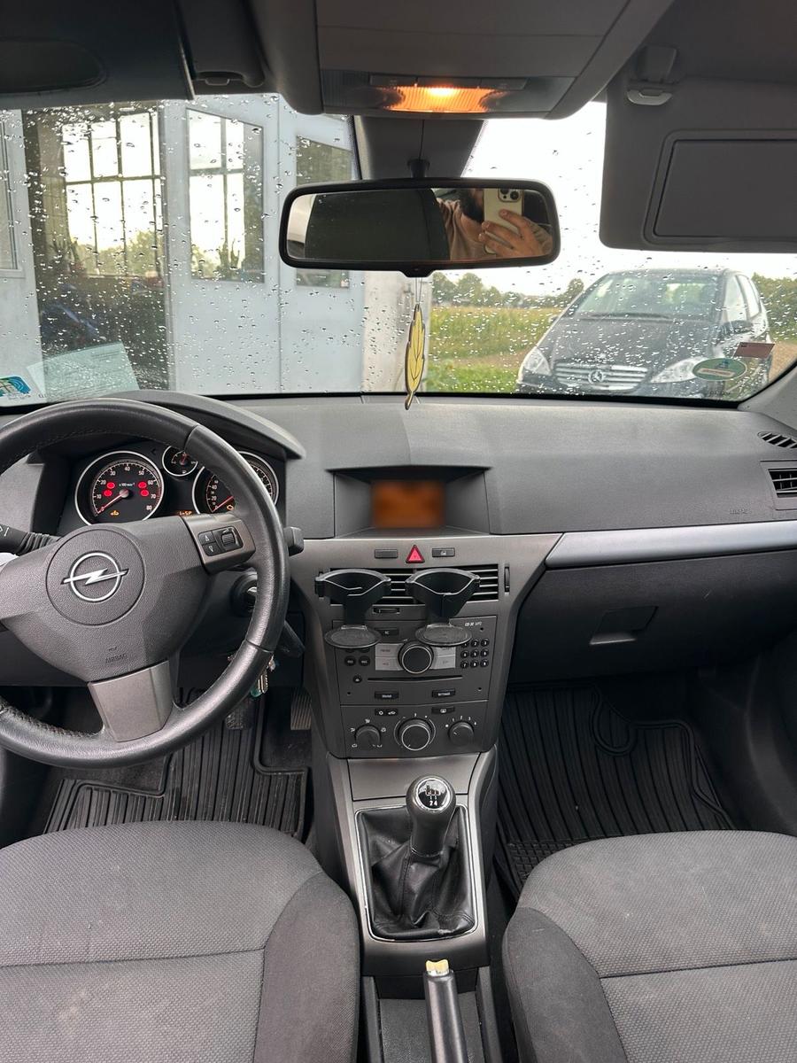 Opel Astra 2006 — photo 9