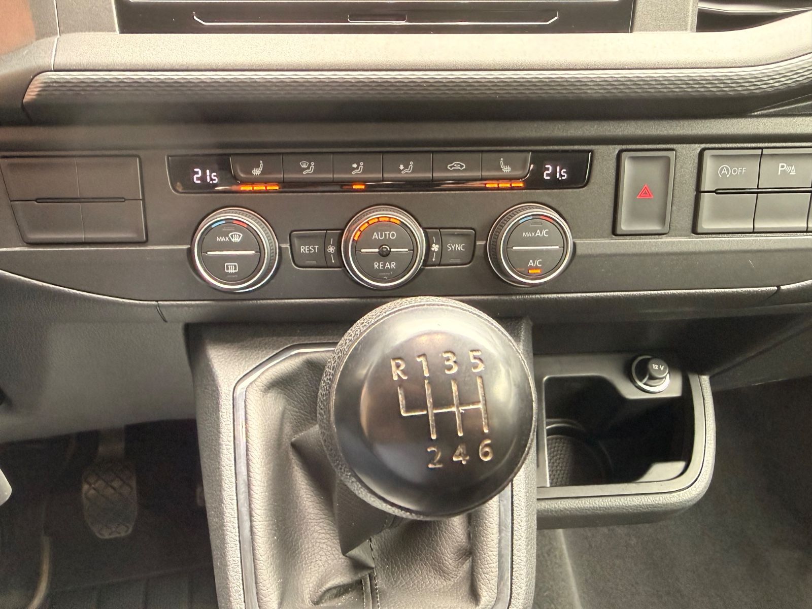 Volkswagen T6.1 Multivan 2,0 TDI FWD Family SZH Kamera AHK foto 19
