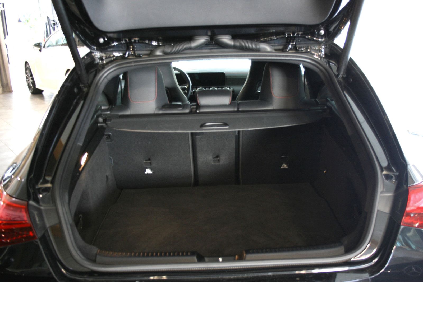 Fahrzeugabbildung Mercedes-Benz CLA 200 Shooting Brake AMG Advanced Plus *Night*