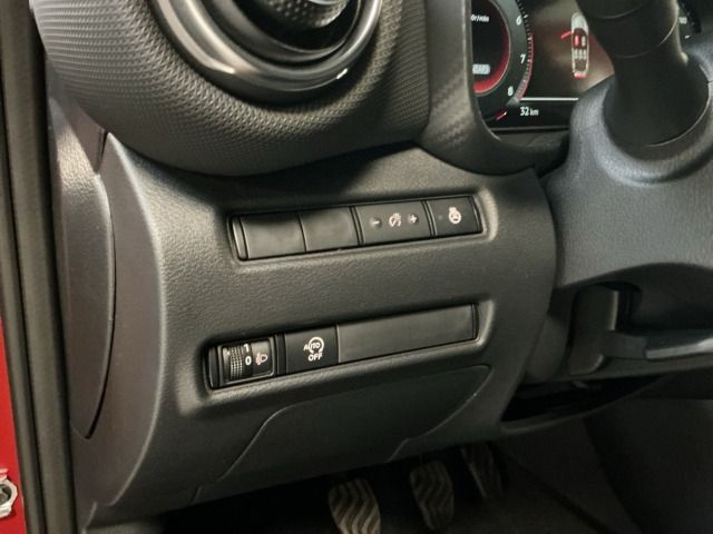 Fahrzeugabbildung Nissan JUKE 1.0 DIG-T 114 PS 6MT N-CONNECTA Winter II B