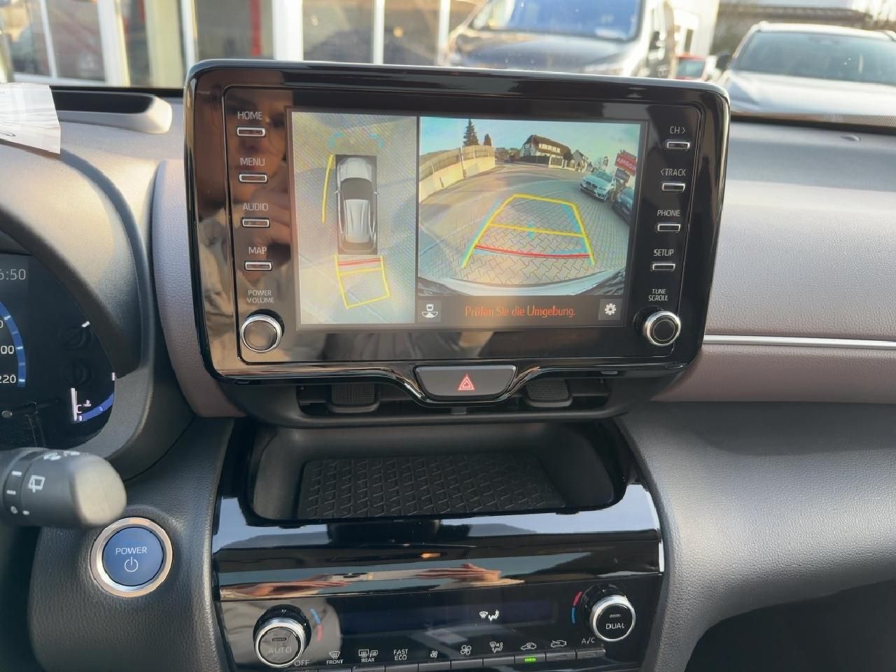 Fahrzeugabbildung Toyota Yaris Cross 1,5 Hybrid Elegant*NAVI *PDC *Pano*