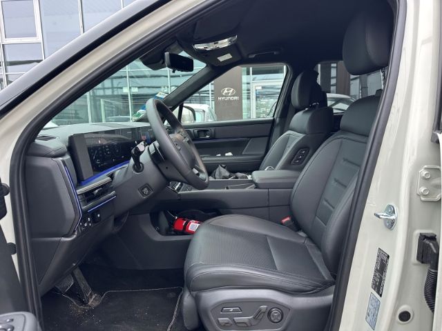 Fahrzeugabbildung Hyundai SANTA FE PHEV (MY25) 1.6 T-GDI 4WD BLACKLINE 7-S