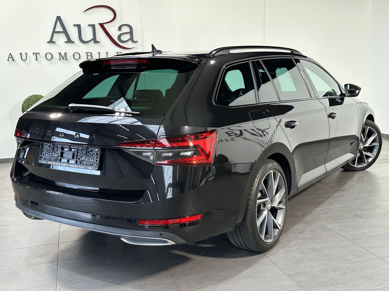 Fahrzeugabbildung SKODA Superb Combi 2.0 TDI DSG Sportline NAV+LED+VCOCK