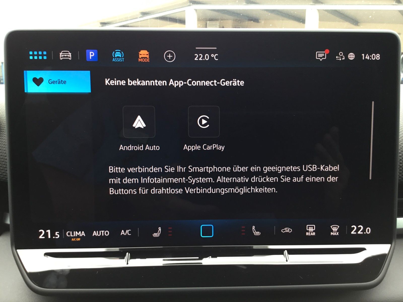 Fahrzeugabbildung Volkswagen T-Roc 1.5 eTSI DSG R-Line+AHK+LED+Navi+18"+Kessy