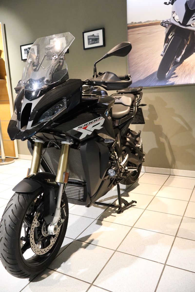 Fahrzeugabbildung BMW S1000XR Style Triple Black