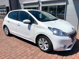 Peugeot 208 /Navi/Tempomat/Kliamautomatik - Peugeot 208 in Halle