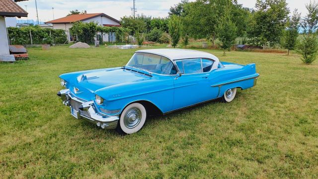 Cadillac Deville 57 coupé