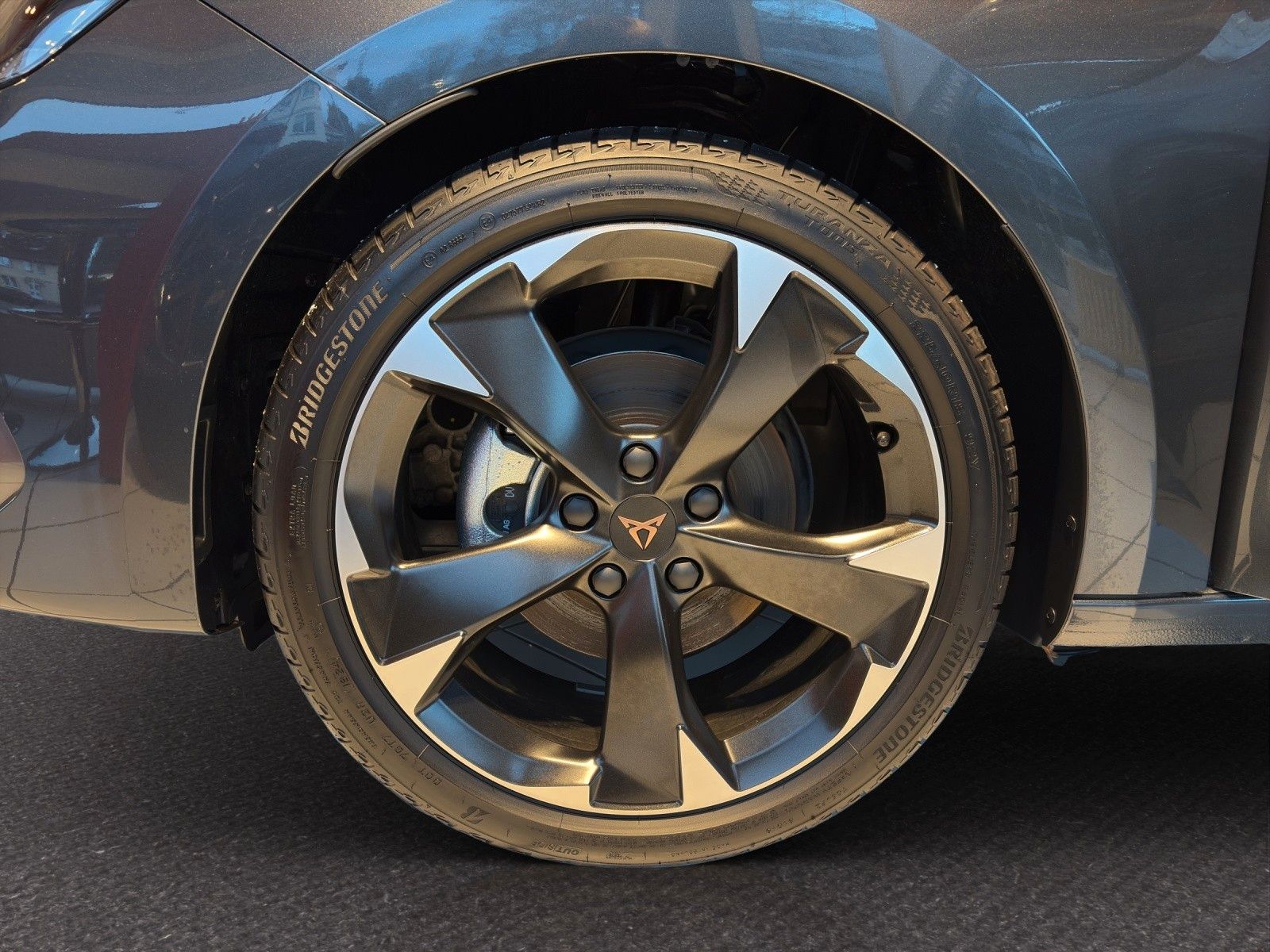 Fahrzeugabbildung CUPRA Leon Sportstourer 1.5 eTSI LED/ACC/SHZ/LHZ/RFK