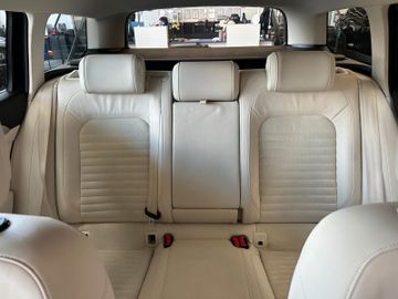MYAUTOCENTER – Gebraucht- und Jahreswagen mit Werkstattservice in Pfaffenhofen Volkswagen Passat Highline *4Motion*Massage*AHK*LED*Keyless