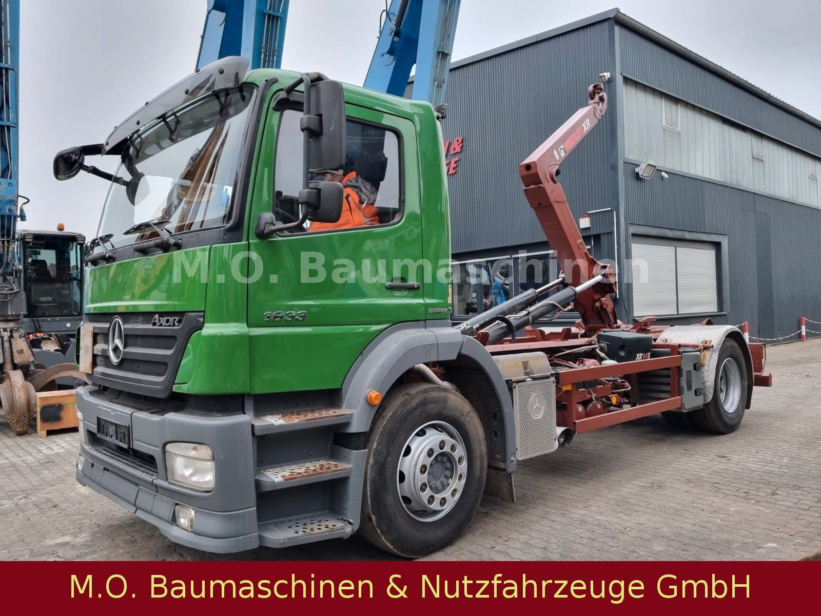 Fahrzeugabbildung Mercedes-Benz Axor 1833 /AC/Hiab XR 14S46 / 4x2 / Euro 5 /