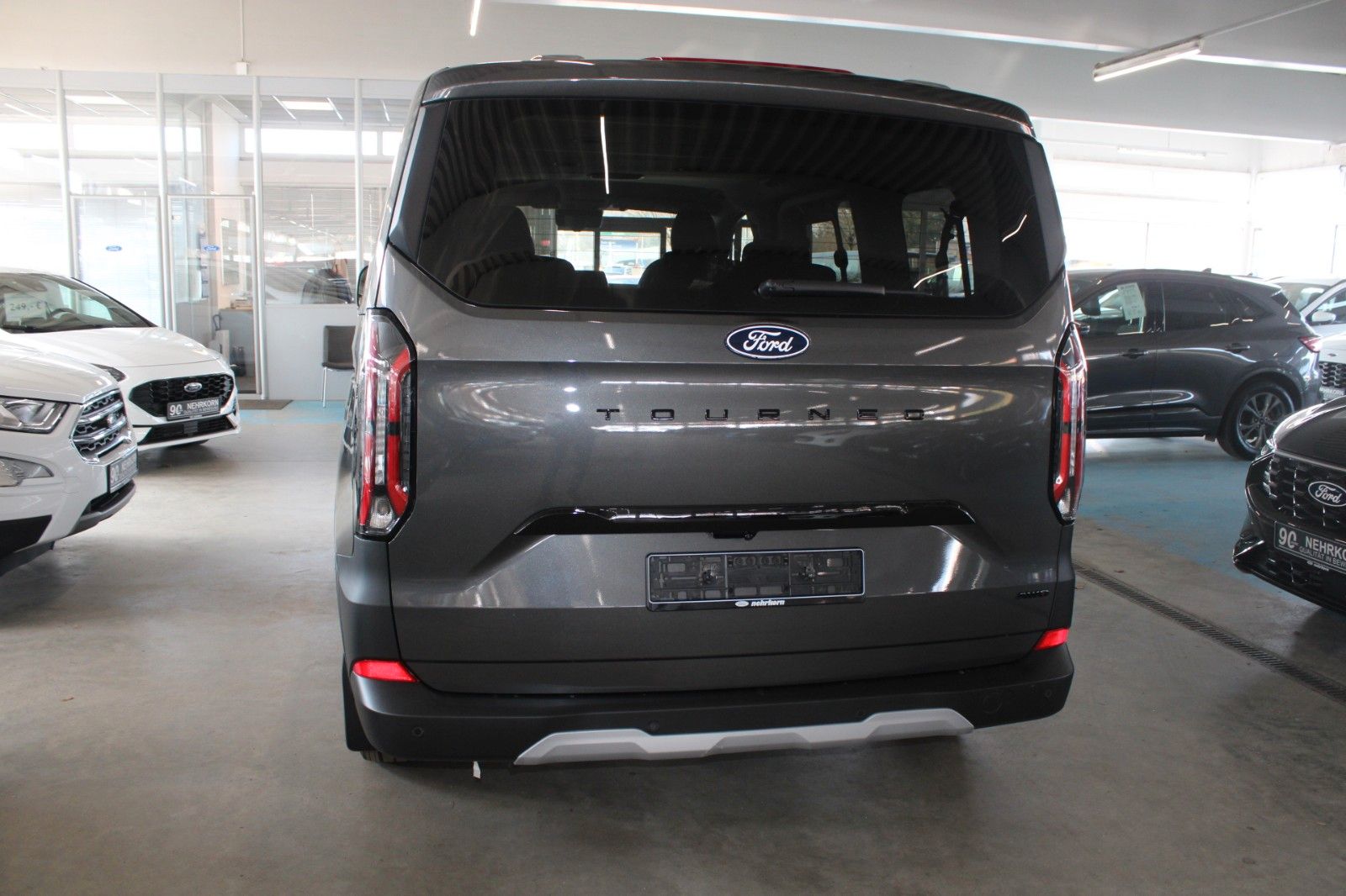Fahrzeugabbildung Ford Tourneo Custom L1 Active AWD Automatik AHK STDHZ