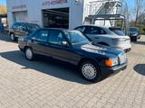 Mercedes-Benz 190 E 2.6 L, H- Kennzeichen  - Mercedes-Benz 190 mit Benzin-Antrieb: Limousine, 2.6