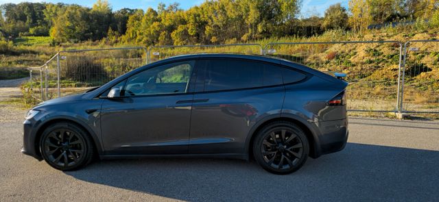 Tesla Model X Allradantrieb mit Dualmotor -