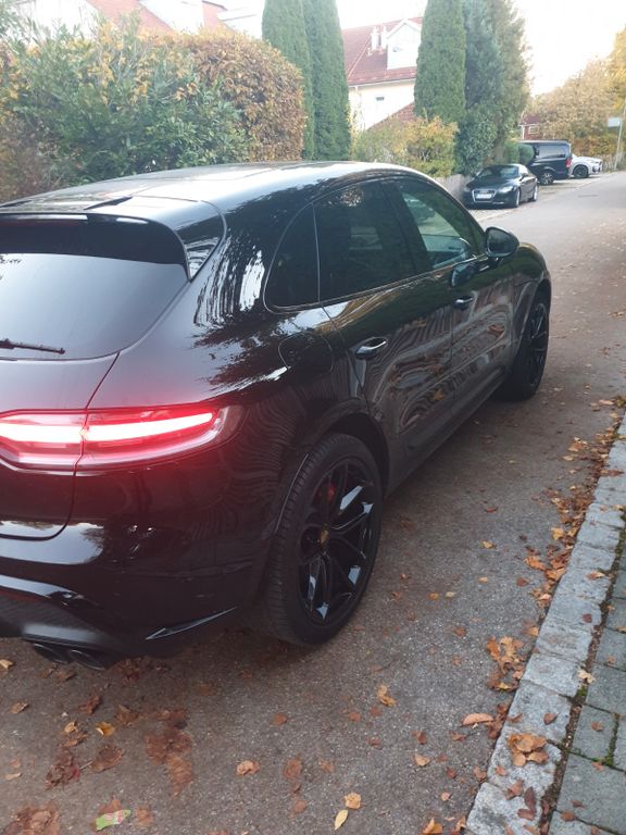 PORSCHE Macan 2023