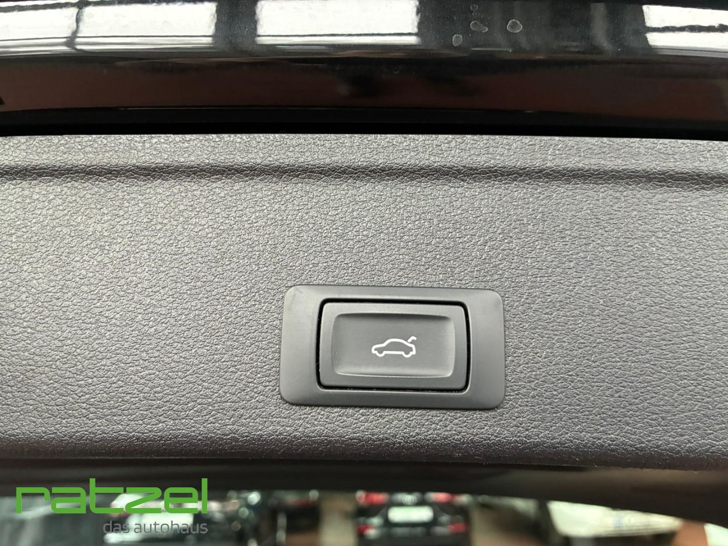 Fahrzeugabbildung Audi A4 40 Avant 2.0 TFSI S line Navi AHK LED ACC Vir