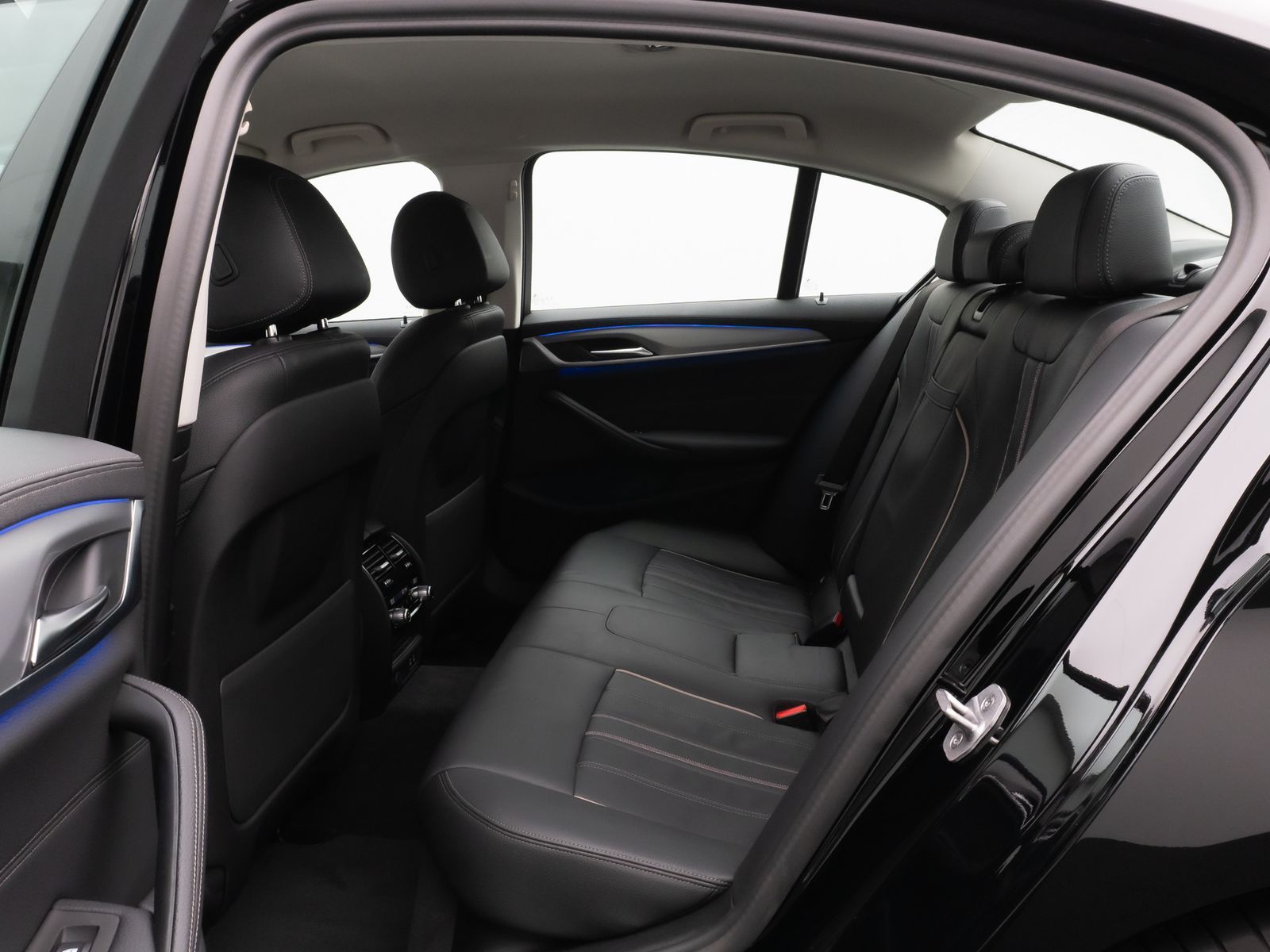 Fahrzeugabbildung BMW 520d Luxury Line Kamera DAB 4xKlima AHK Sport