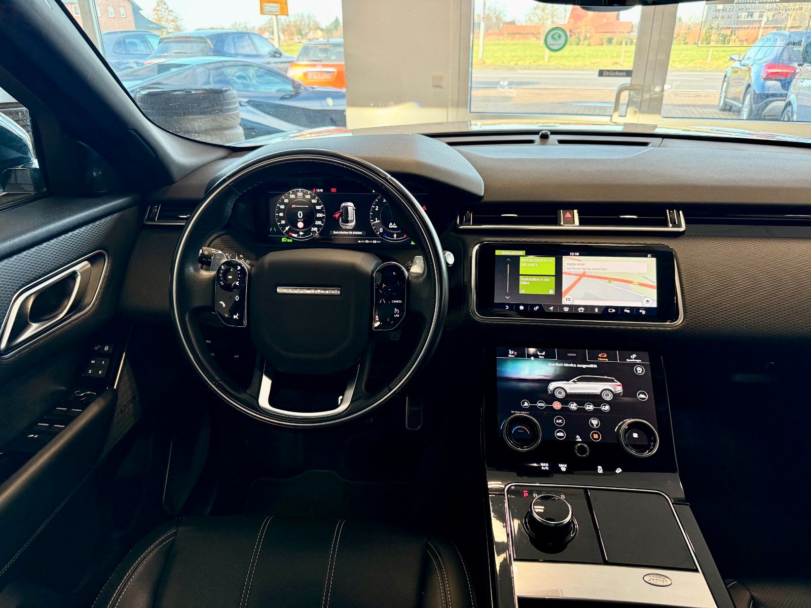 Fahrzeugabbildung Land Rover Range Rover Velar P250 R-Dynamic SE DesignPaket