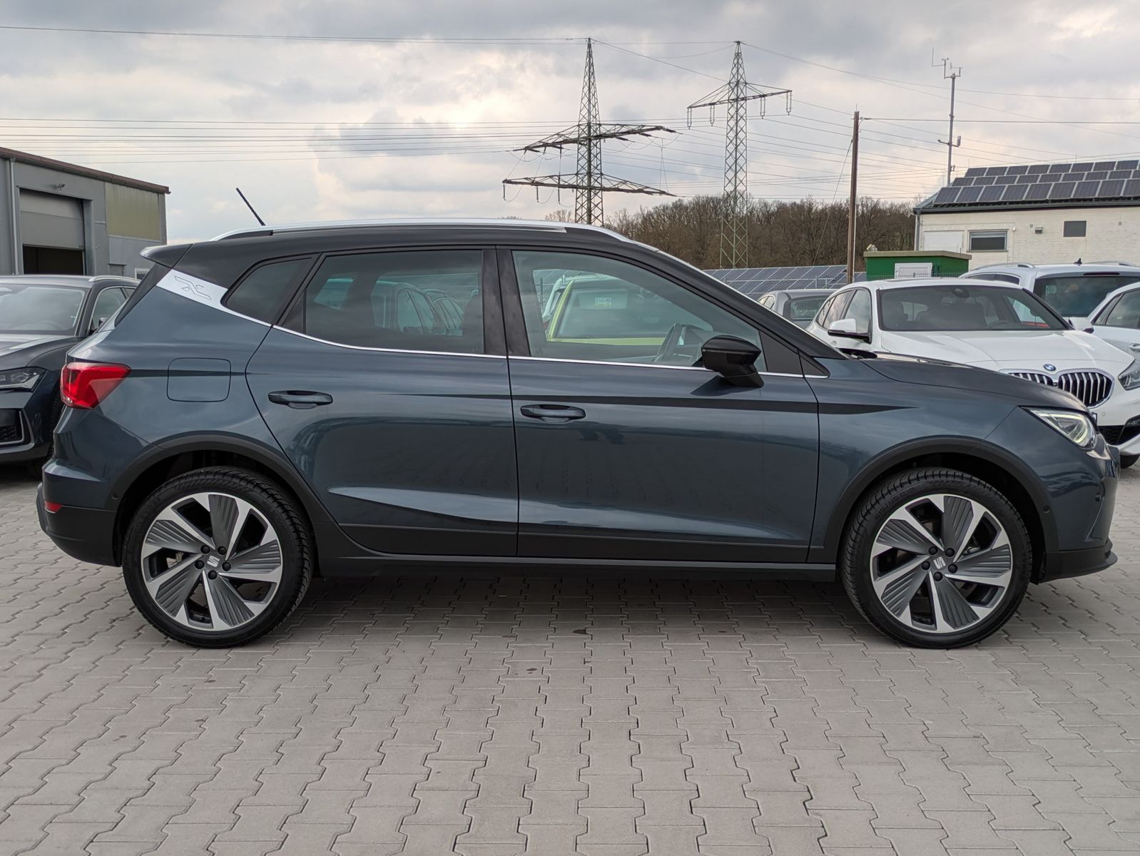Fahrzeugabbildung SEAT Arona 1.0 TSI FR DSG AHK*ACC*LED*APP*DAB*KAMERA