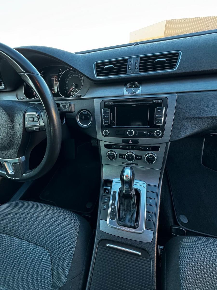 Volkswagen Passat 2012 — photo 15