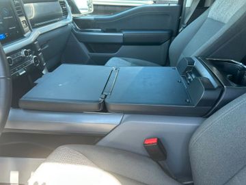 Ford F 150 Lightning SXT AWD  Elektro 2023 schwarz