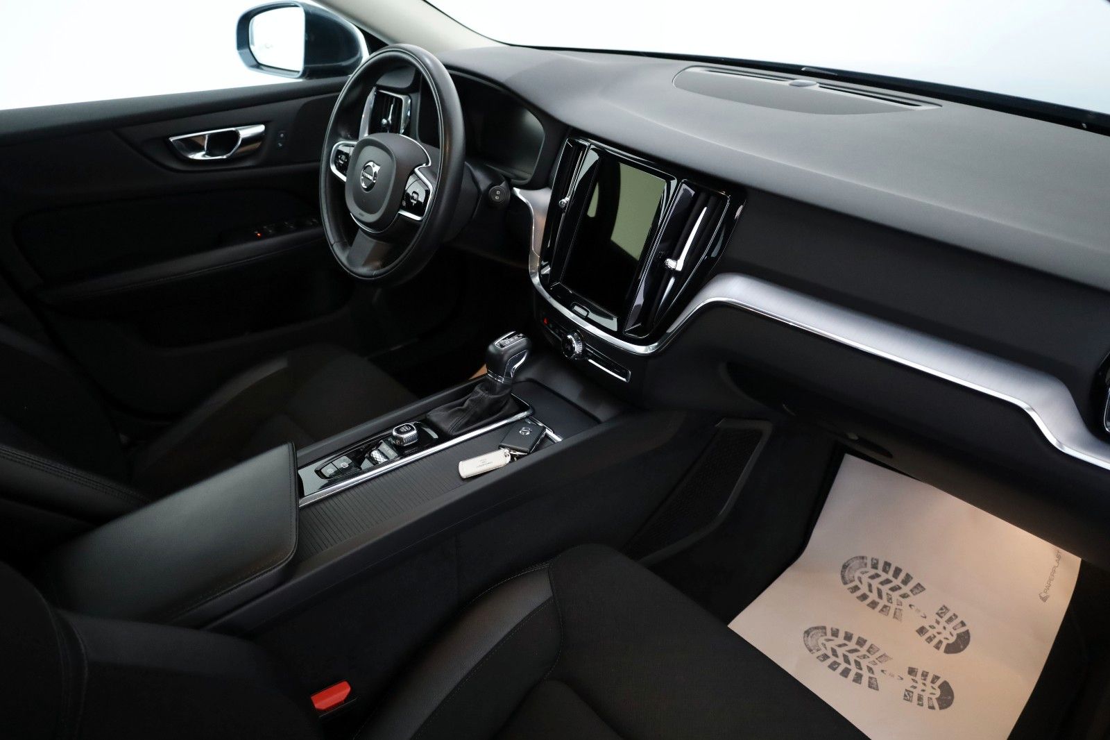 Fahrzeugabbildung Volvo V60 Momentum Pro,T.Leder,Navi,LED,SH,Kamera,DAB