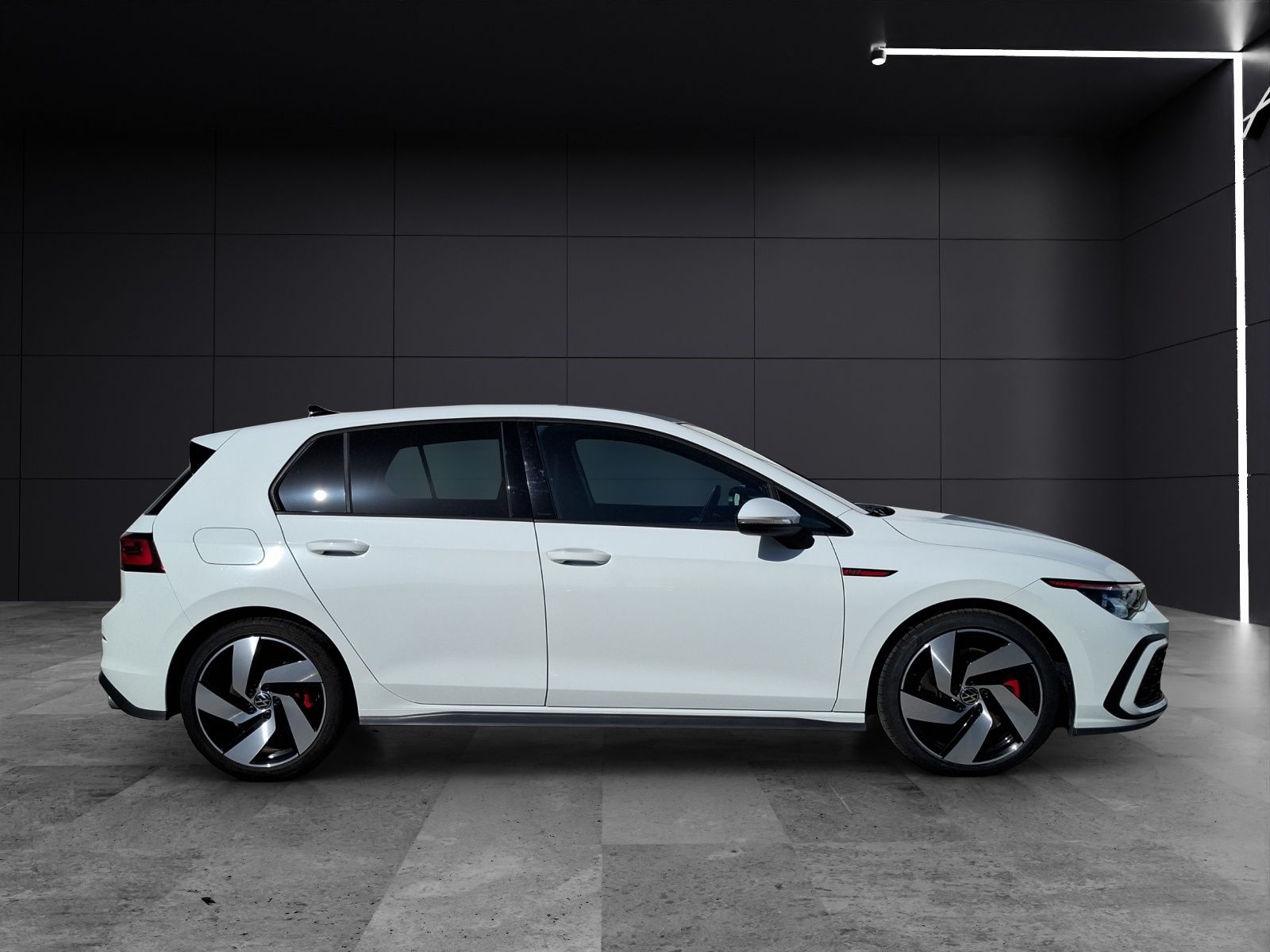 Fahrzeugabbildung Volkswagen Golf VIII GTI DSG Matrix AHK Navi Pano AID ACC R