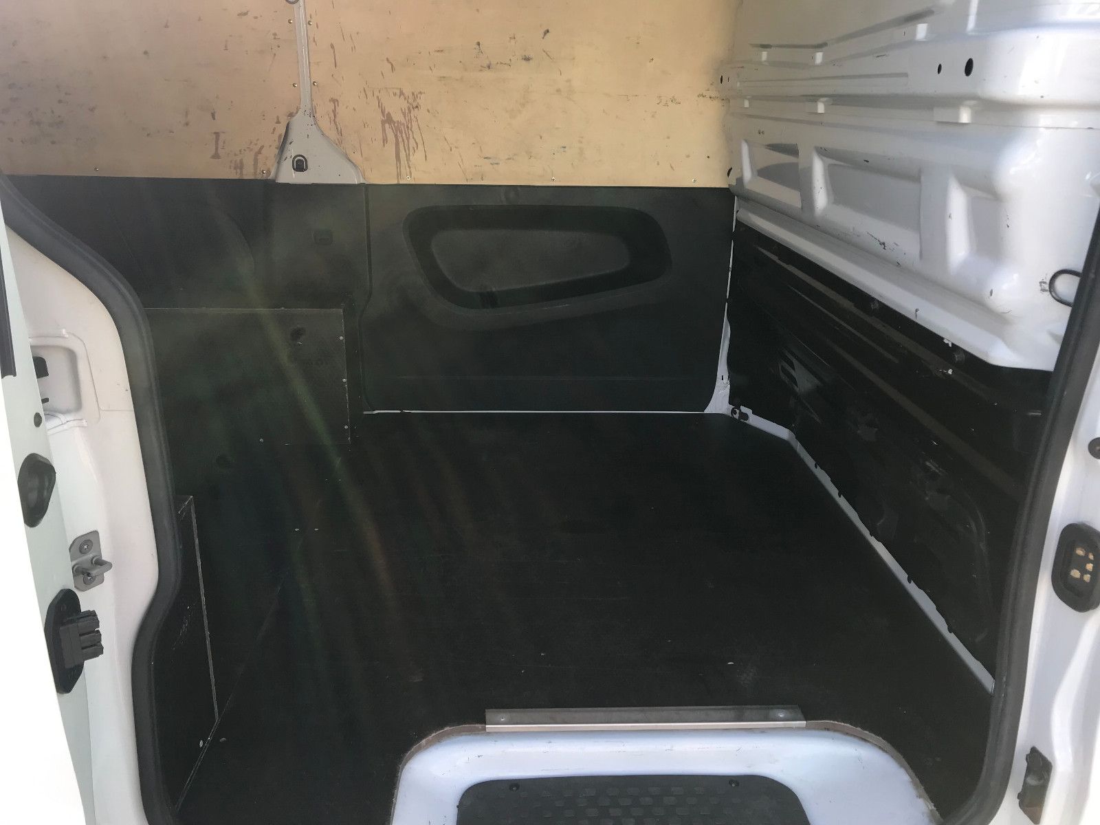Fahrzeugabbildung Nissan NV300 Kastenwagen L1H1 2,7t PRO,PDC,SHg