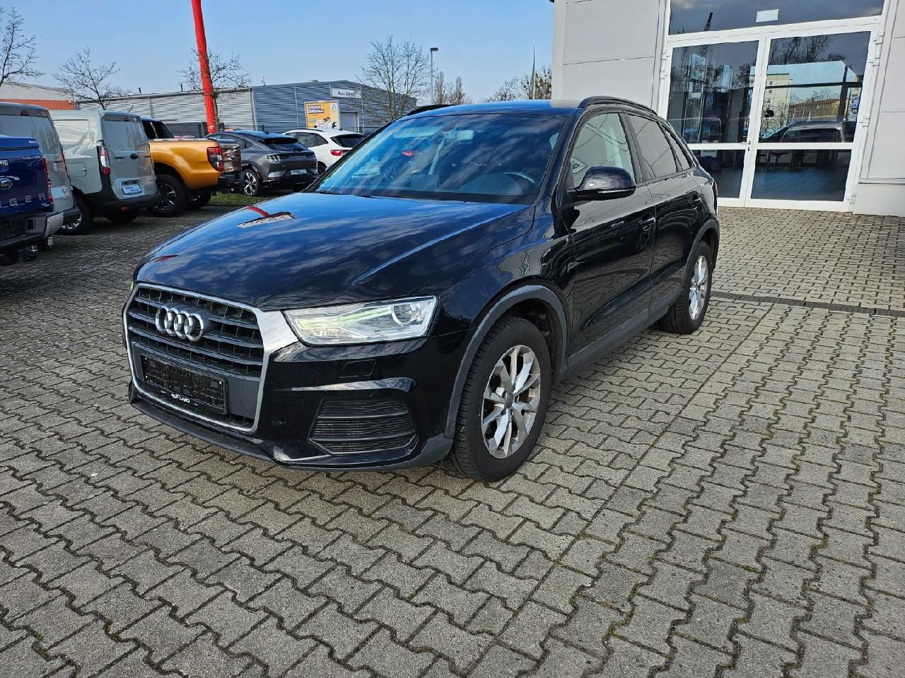 Fahrzeugabbildung Audi Q3 basis