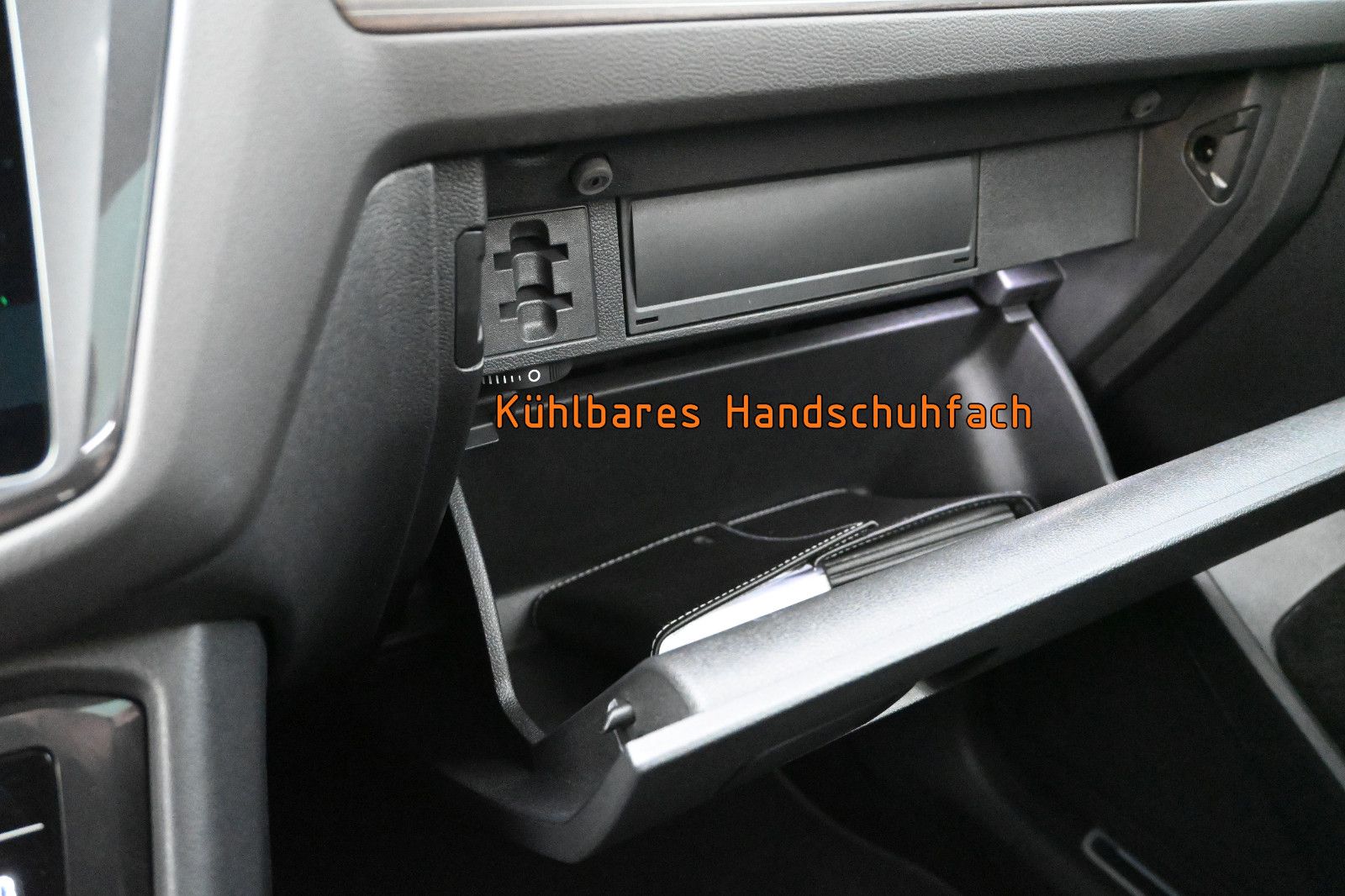 Fahrzeugabbildung Volkswagen Tiguan Allspace 2.0 TDI DSG 4M. °AHK°STHZ°PANO°