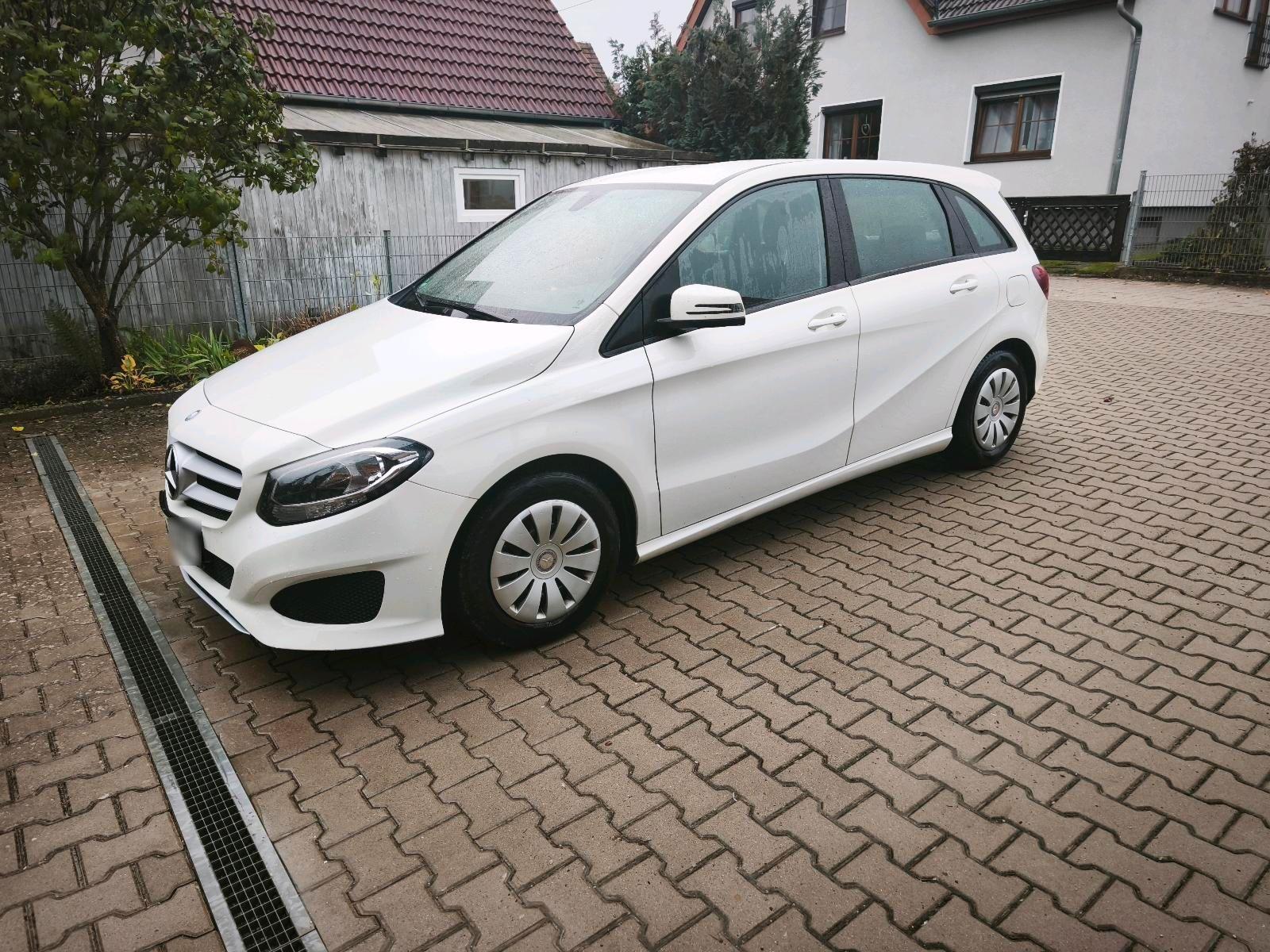 Mercedes-Benz B 180