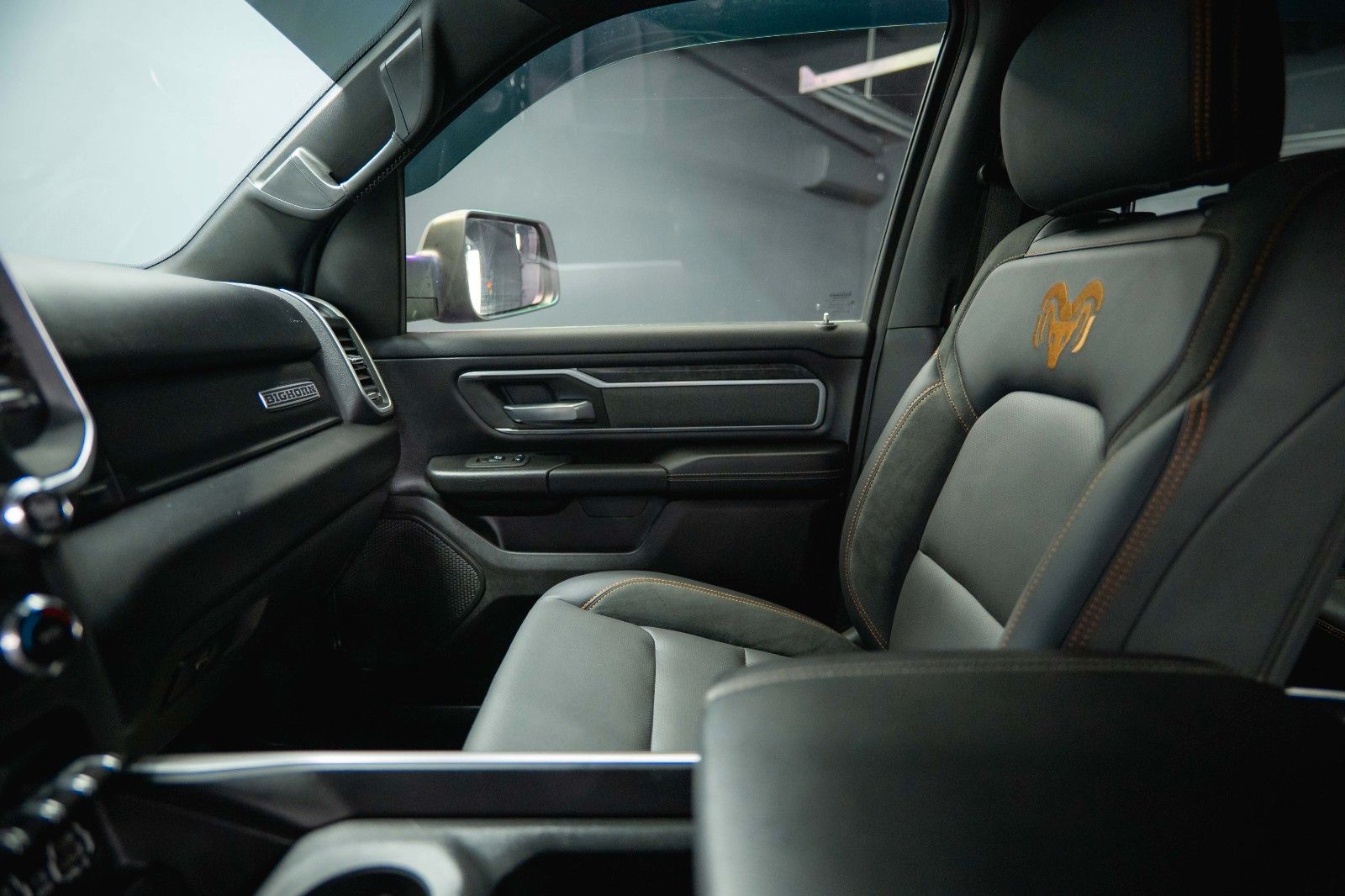 Fahrzeugabbildung Dodge RAM 5.7 V8 HEMI 4x4 OFFROAD Night PUNISHER 19%