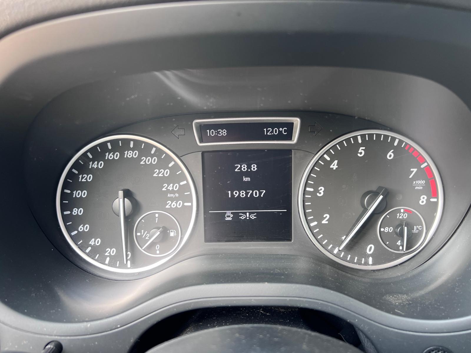 Mercedes-Benz B180 2011 — photo 25