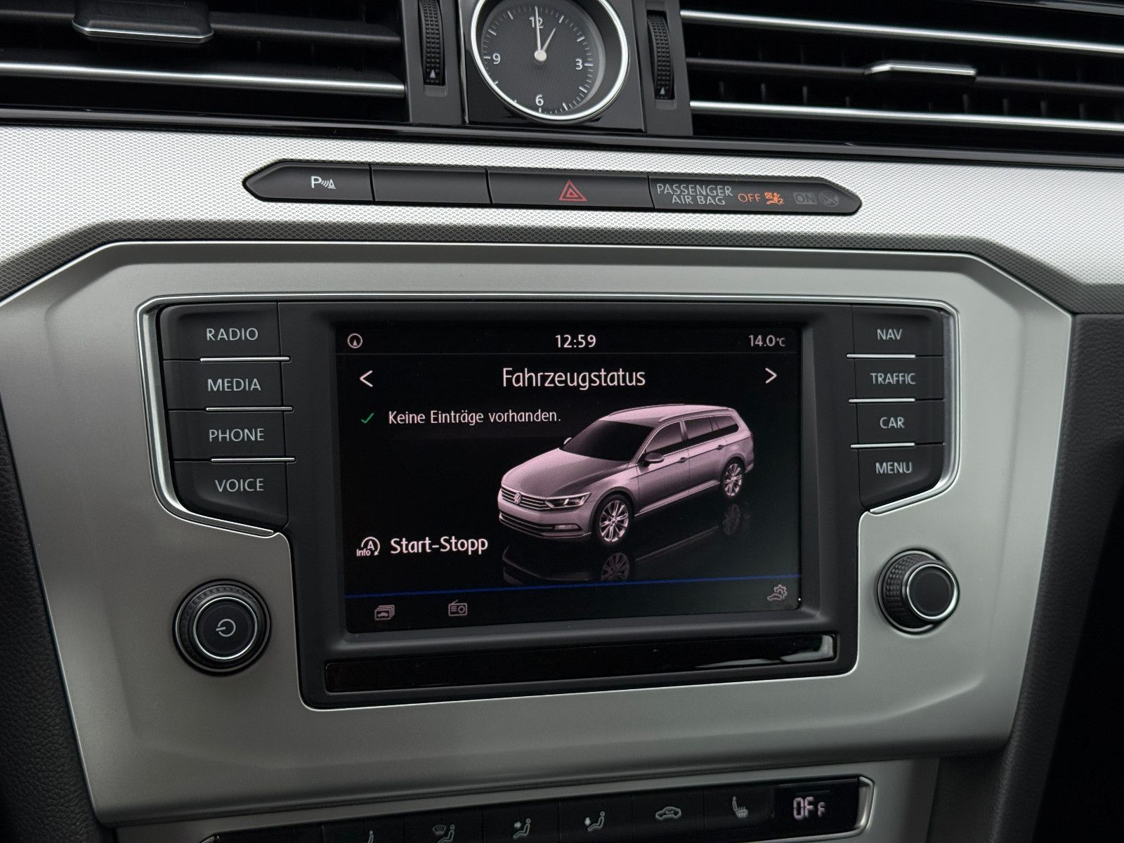 Fahrzeugabbildung Volkswagen Passat Comfortline DSG ACC Navi PDC SHZ Massage
