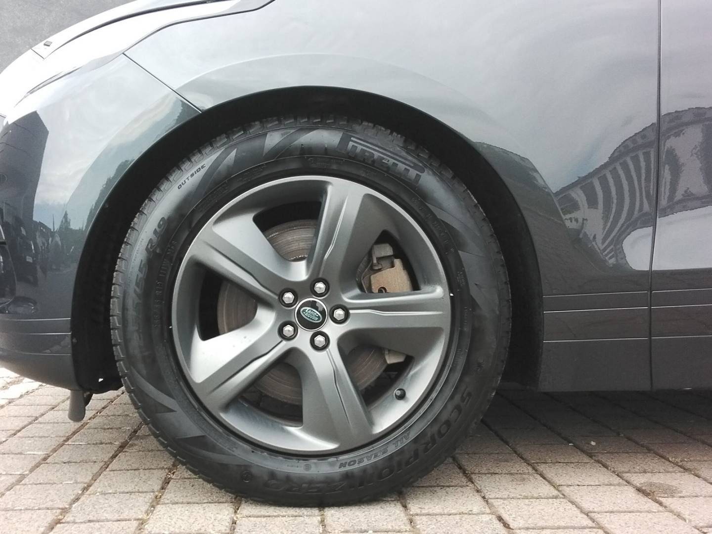 Fahrzeugabbildung Land Rover Range Rover Velar D300 SE