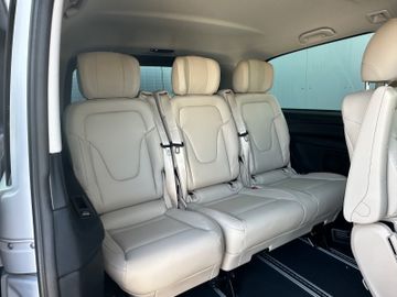 Mercedes V 220 - 9