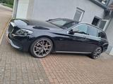 Mercedes-Benz E 400 4MATIC T AVANTGARDE Autom. AVANTGARDE - Mercedes-Benz E 400: Von Privat