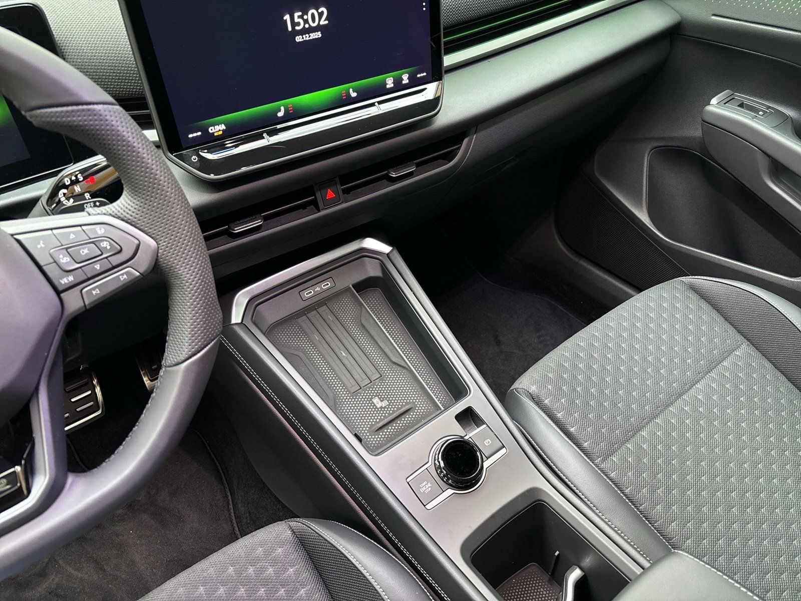 Fahrzeugabbildung Volkswagen T-Roc R-Line 1.5 eTSI DSG App-Connect RFK