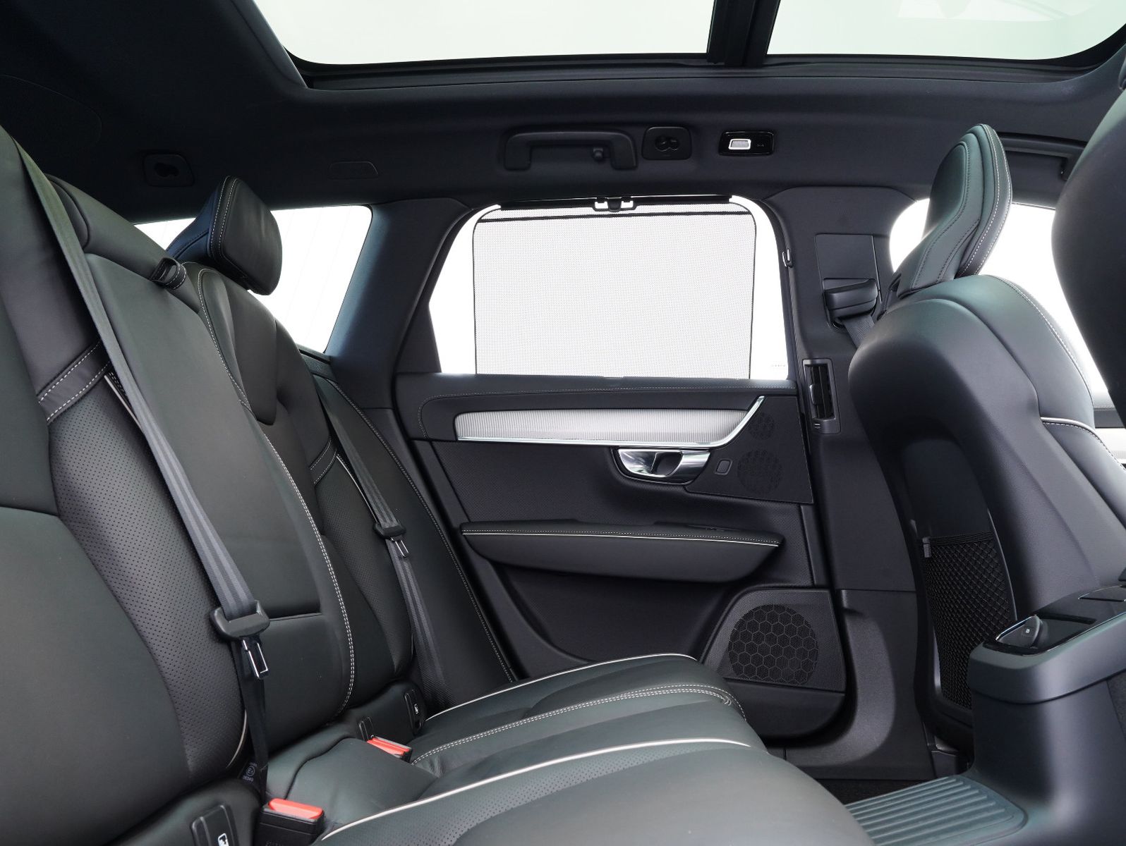 Fahrzeugabbildung Volvo V90 T6 AWD Recharge Plug-In Plus Dark