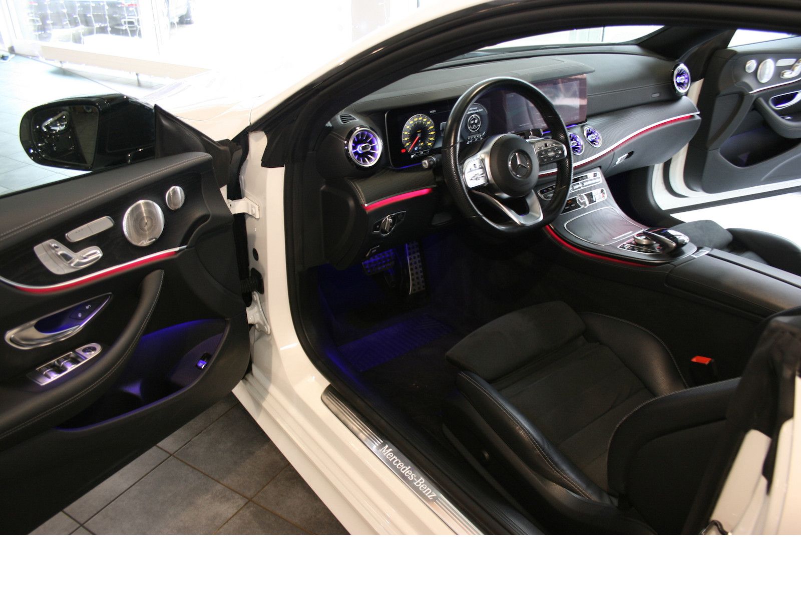 Fahrzeugabbildung Mercedes-Benz E 300 d Coupe AMG *Night*Burmester Sound*Widescr