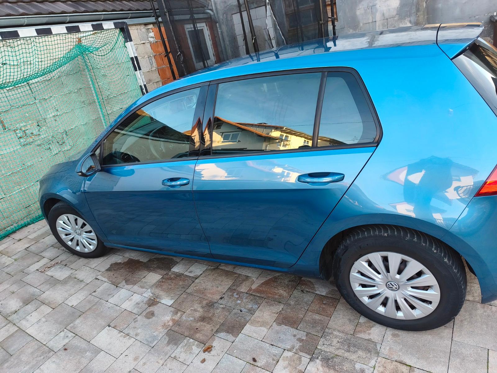 Volkswagen Golf 2013 — салон