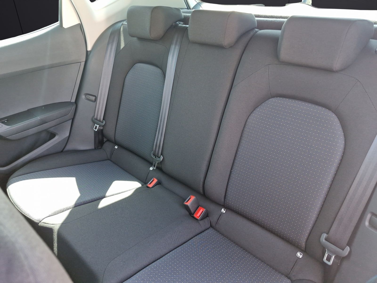 Fahrzeugabbildung SEAT Arona Road Edition 1.0 TSI AHZ LED RFK SH Keyles