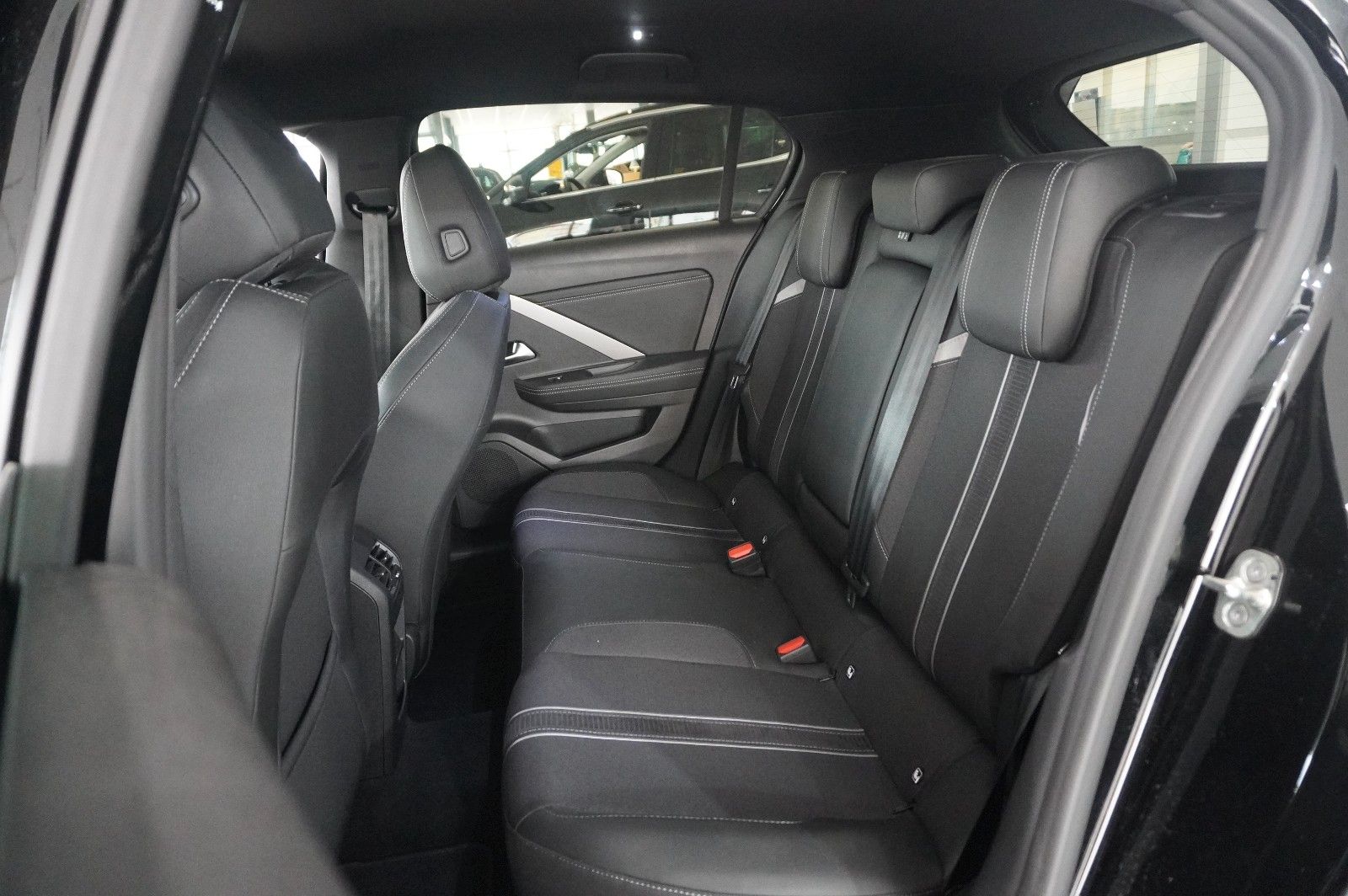 Fahrzeugabbildung Opel Astra L Lim. 1.6 HYBRID GS SPORT NAVI/LED/360°