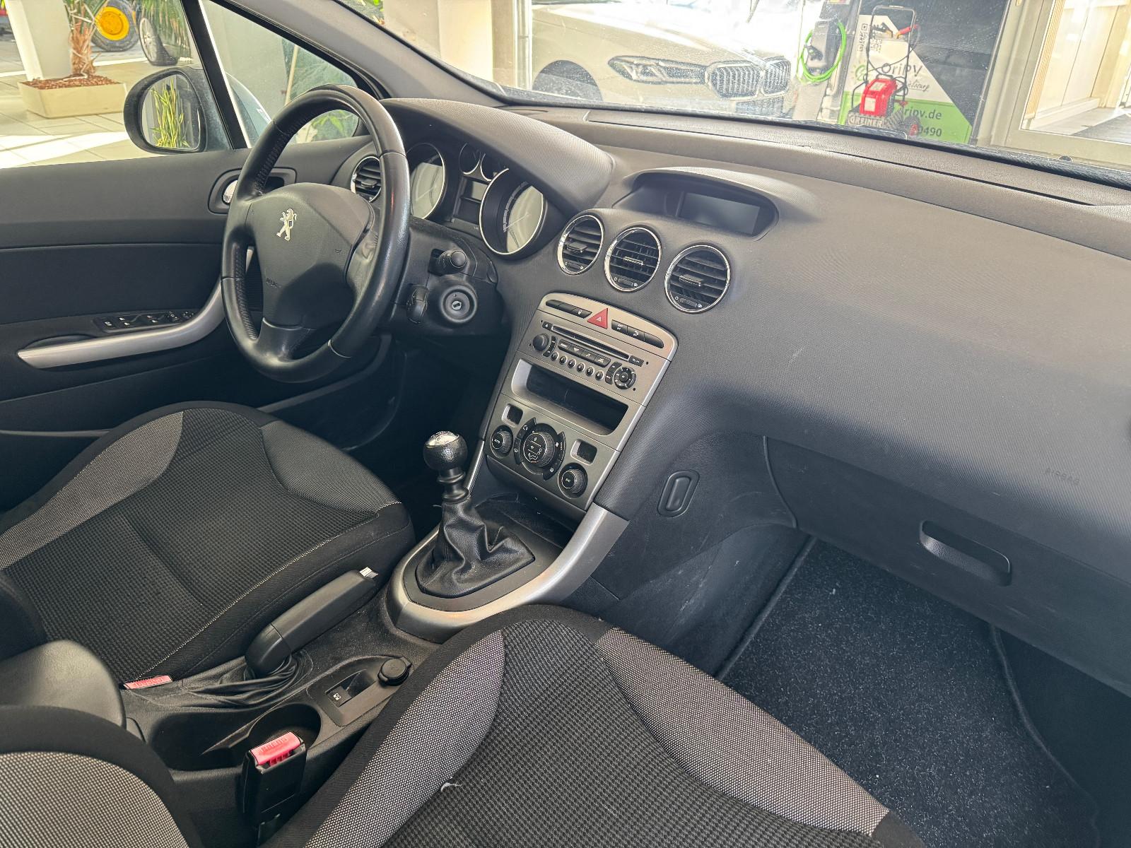 Peugeot 308 2011 — photo 8