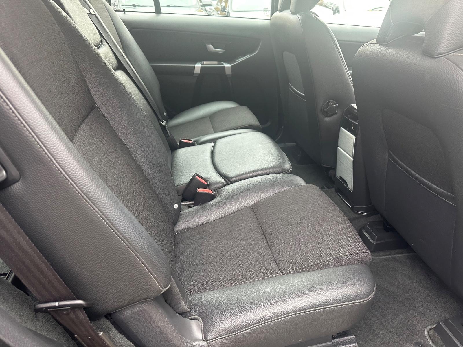 VOLVO XC90 D4 2.4 163ch KINETIC - 7 PLACES - BVA - CUIR - SIÈGES CHAUFFANTS - 1 PROPRIÉTAIRE