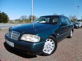 Mercedes-Benz C 220 - Mercedes-Benz C 220 mit Benzin-Antrieb: Limousine