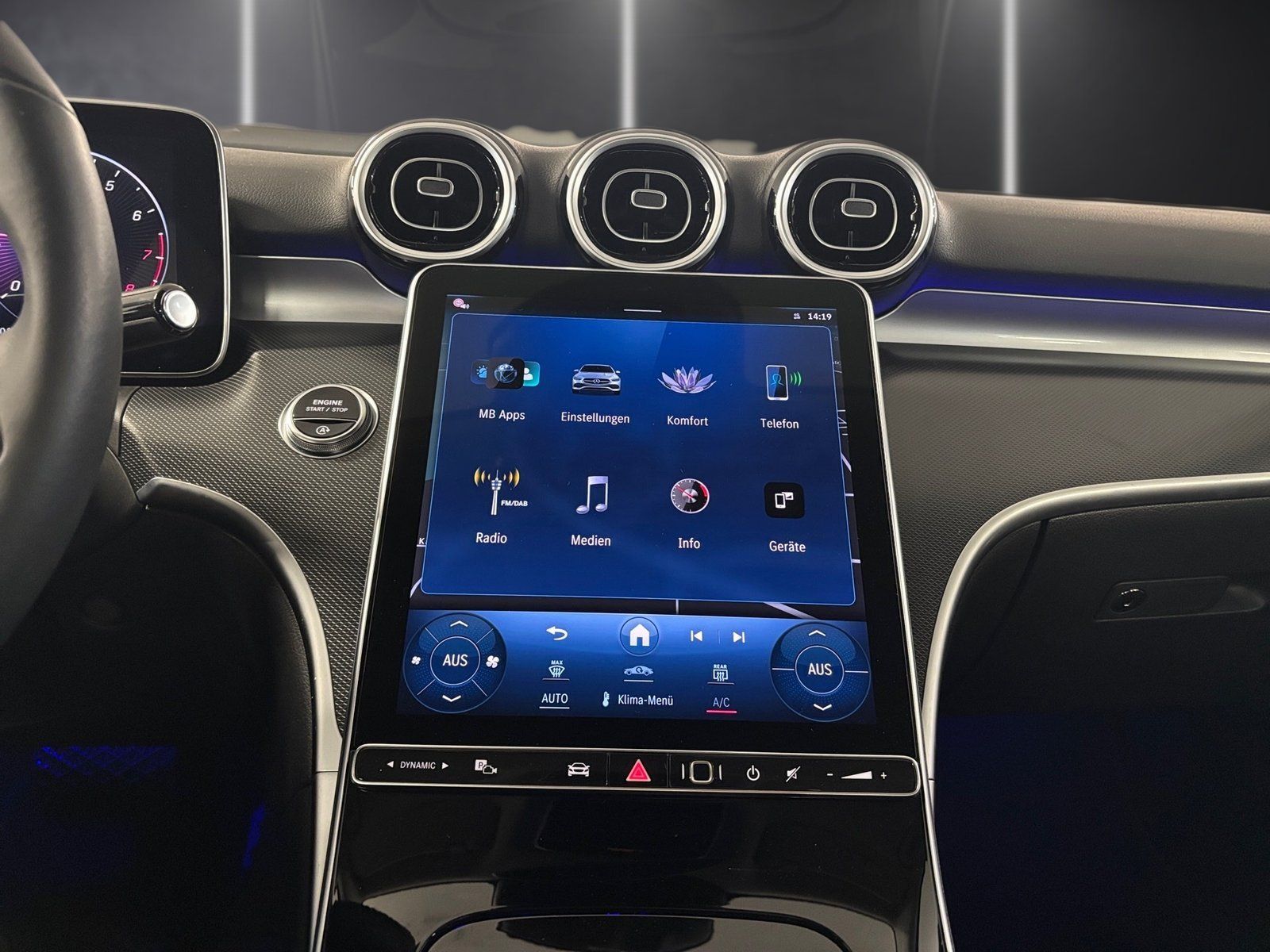 Fahrzeugabbildung Mercedes-Benz C 180 Avantgarde *360°*LED*CarPlay*Ambiente*SHZ*