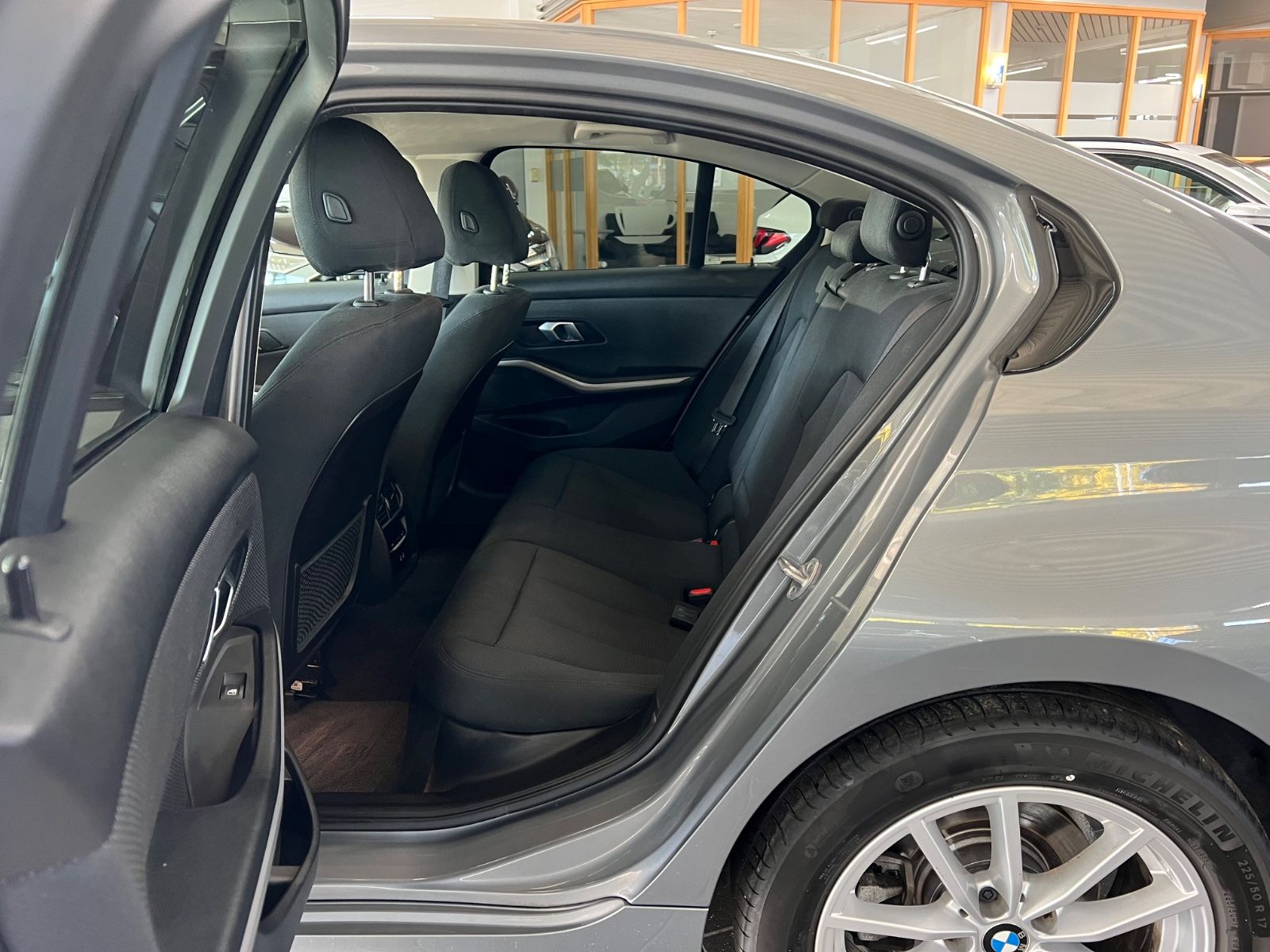 BMW 320d Lim. x Drive AHK+Driving Assist foto 23